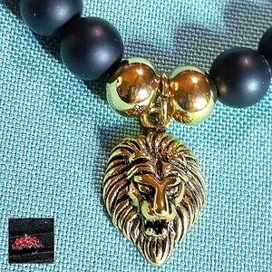 GOLDEN LION, RICH BLACK, LAVA STONE. STRETCH BRACELET.